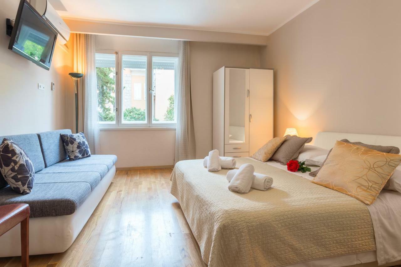Golden Split Rooms Экстерьер фото